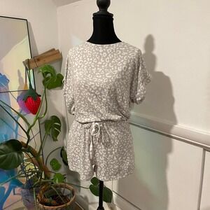 Gilli grey leopard print romper size small